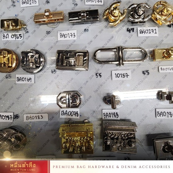 รับผลิตโลโก้โลหะติดกระเป๋า