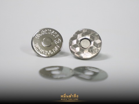 กระดุมโลหะติดกระเป๋า